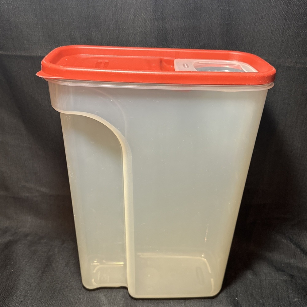 Rubbermaid 22.8 Cup Food Storage Cereal Container Red Flip Top‎ Lid, Item # 7N58